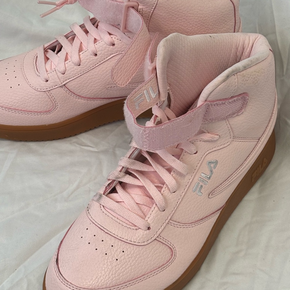 Fila Women's Light Pink High-Top Sneakers